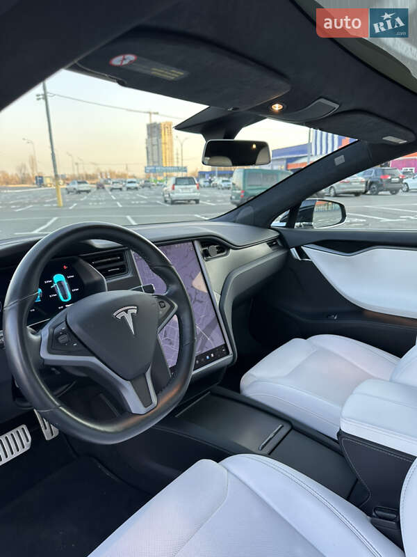 Лифтбек Tesla Model S 2018 в Киеве