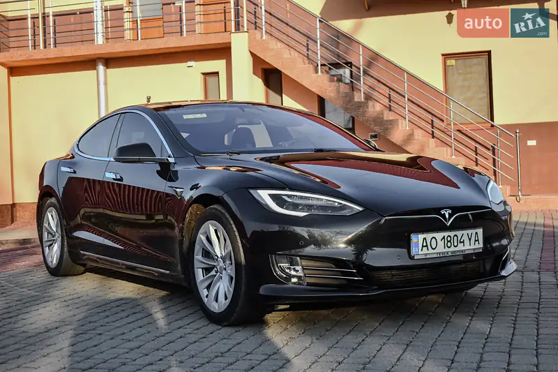 Лифтбек Tesla Model S 2018 в 