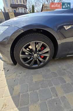 Лифтбек Tesla Model S 2014 в 