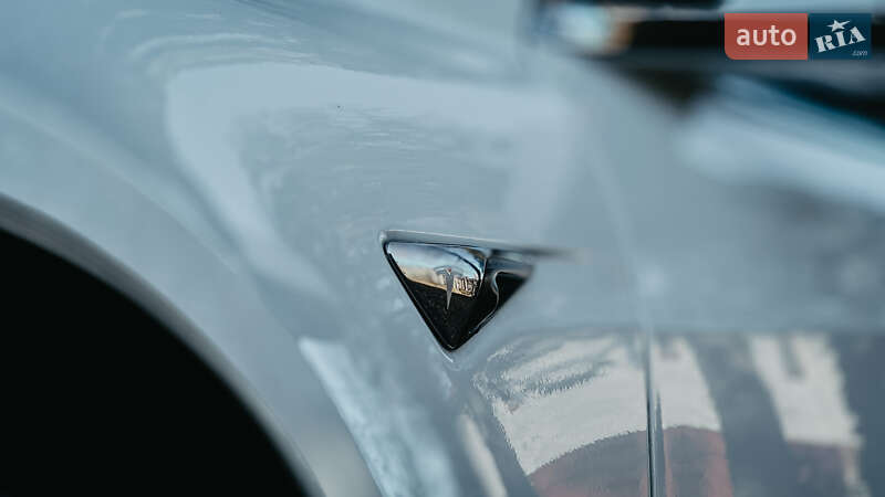 Ліфтбек Tesla Model S 2017 в Дубні