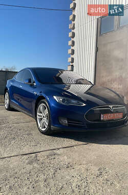 Лифтбек Tesla Model S 2015 в 