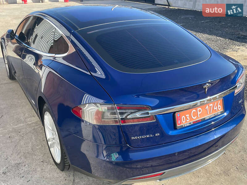 Лифтбек Tesla Model S 2015 в Ровно