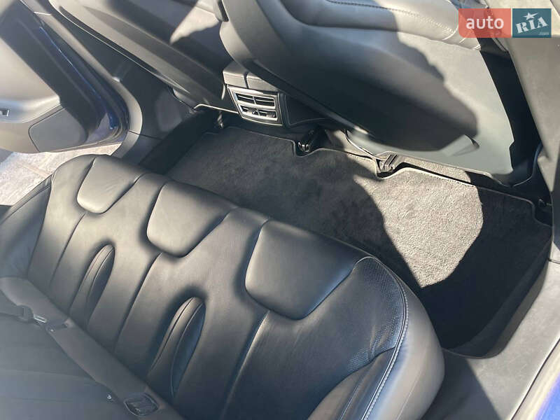 Лифтбек Tesla Model S 2015 в Ровно