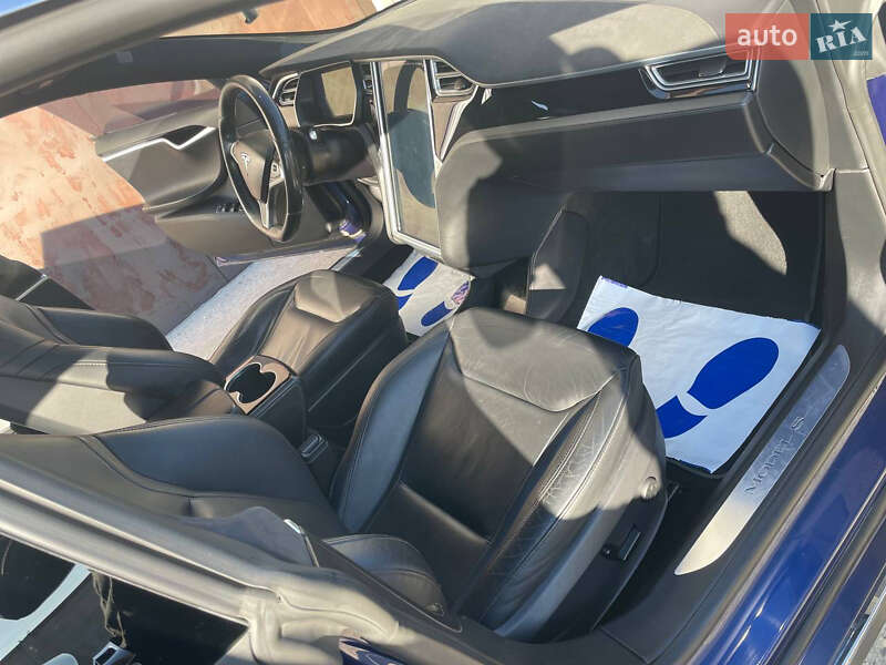 Лифтбек Tesla Model S 2015 в Ровно