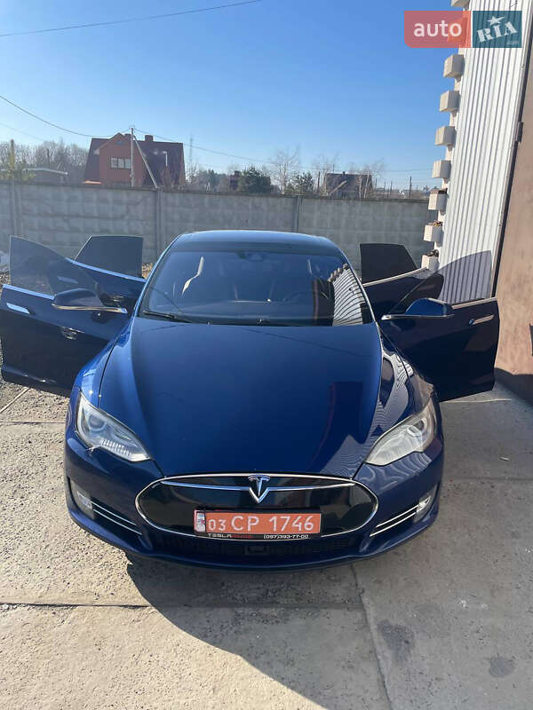 Лифтбек Tesla Model S 2015 в Ровно