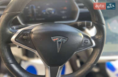 Лифтбек Tesla Model S 2015 в 