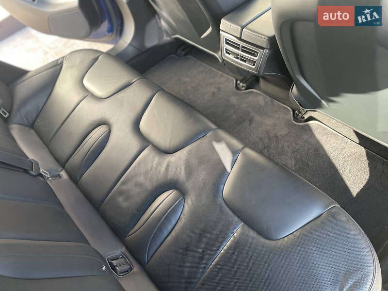 Лифтбек Tesla Model S 2015 в Ровно