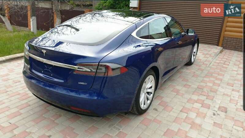 Ліфтбек Tesla Model S 2017 в Одесі