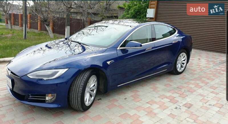 Ліфтбек Tesla Model S 2017 в Одесі