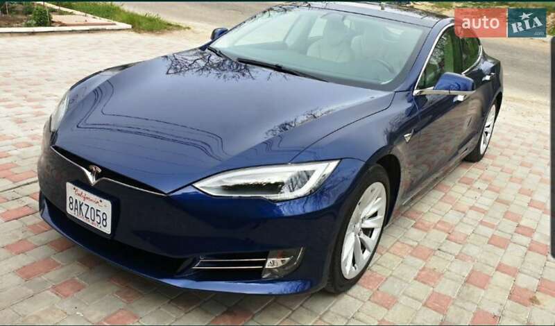 Ліфтбек Tesla Model S 2017 в Одесі