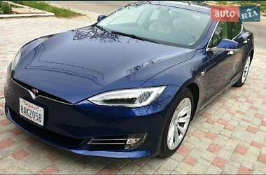 Лифтбек Tesla Model S 2017 в 