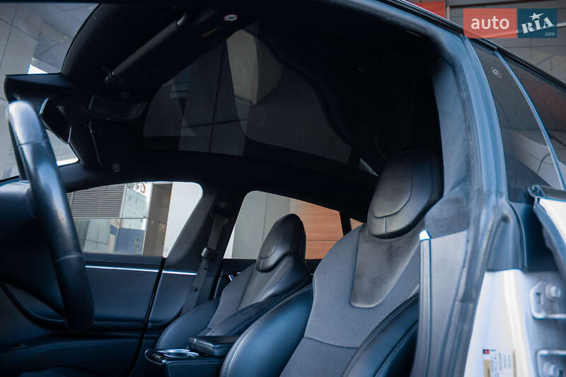 Лифтбек Tesla Model S 2017 в Киеве
