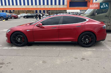 Ліфтбек Tesla Model S 2015 в Кривому Розі