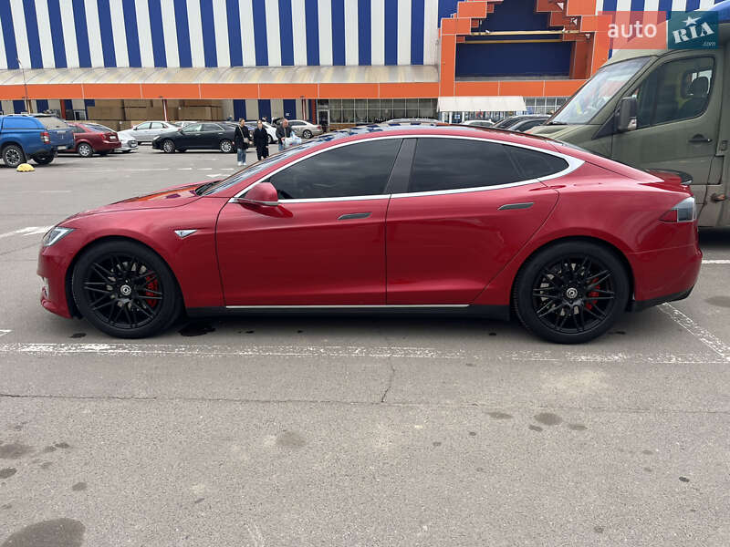 Ліфтбек Tesla Model S 2015 в Кривому Розі