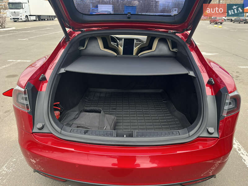 Ліфтбек Tesla Model S 2015 в Кривому Розі