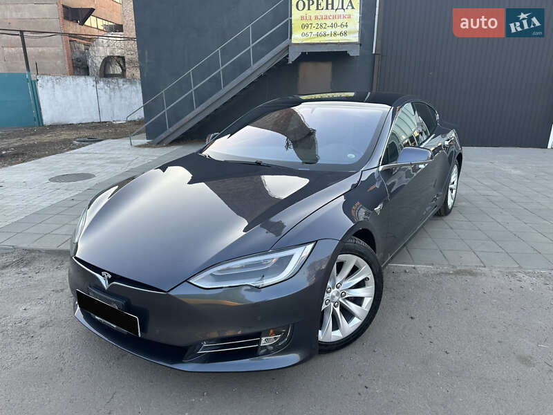 Tesla Model S 2018
