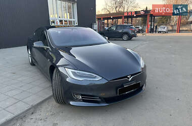 Лифтбек Tesla Model S 2018 в 