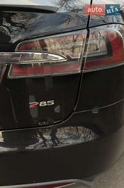 Лифтбек Tesla Model S 2012 в 