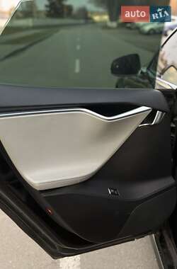 Лифтбек Tesla Model S 2012 в 