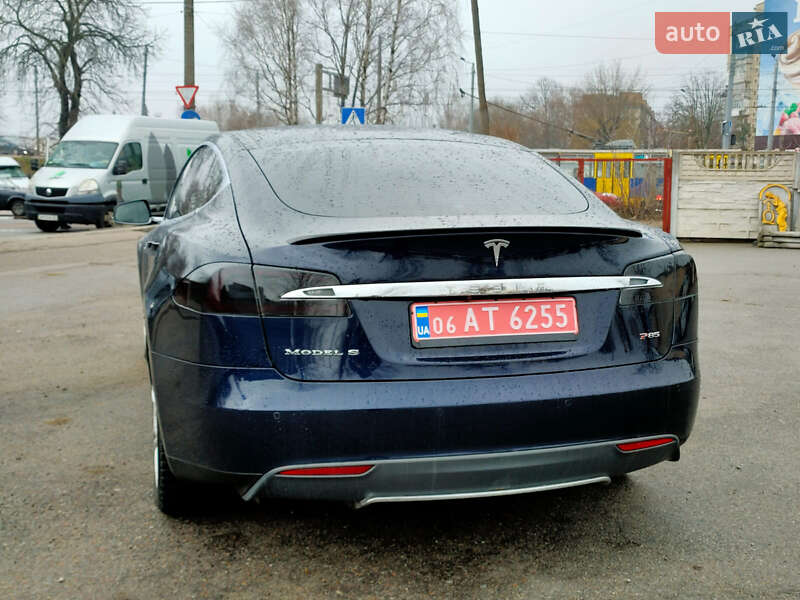 Лифтбек Tesla Model S 2014 в Звягеле