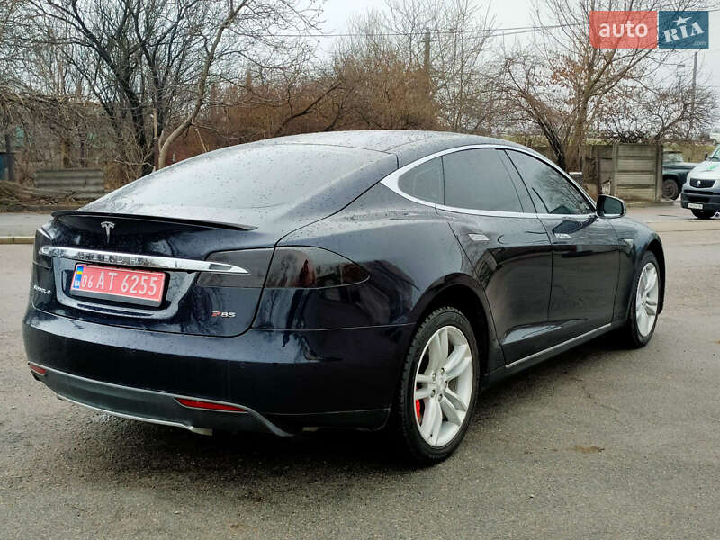 Лифтбек Tesla Model S 2014 в Звягеле