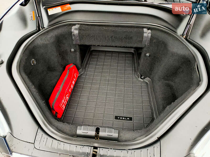 Лифтбек Tesla Model S 2014 в Звягеле