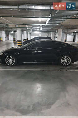 Лифтбек Tesla Model S 2015 в 