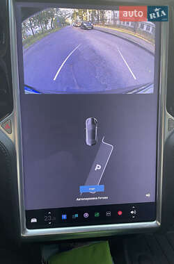 Лифтбек Tesla Model S 2015 в 