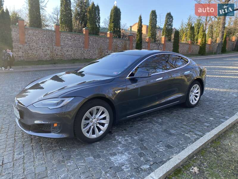 Лифтбек Tesla Model S 2016 в 
