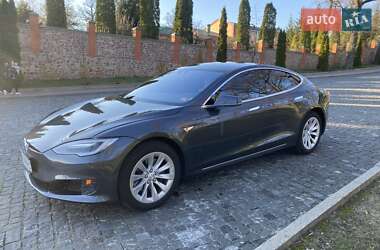 Лифтбек Tesla Model S 2016 в 