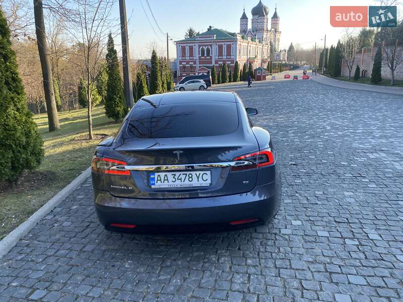 Ліфтбек Tesla Model S 2016 в Києві