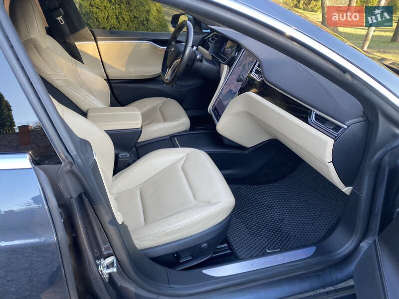 Ліфтбек Tesla Model S 2016 в Києві