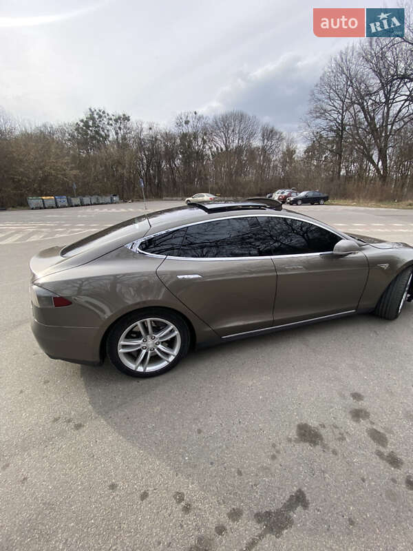 Ліфтбек Tesla Model S 2016 в Полтаві