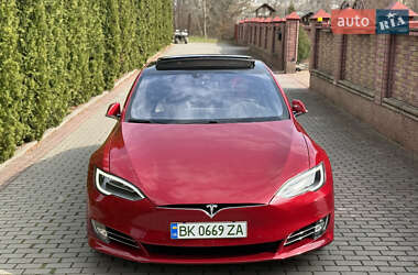 Лифтбек Tesla Model S 2016 в 