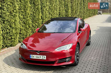Лифтбек Tesla Model S 2016 в 