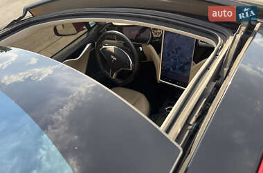 Лифтбек Tesla Model S 2014 в 