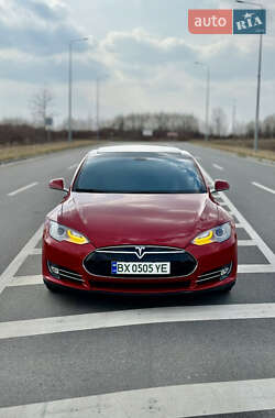 Лифтбек Tesla Model S 2013 в 