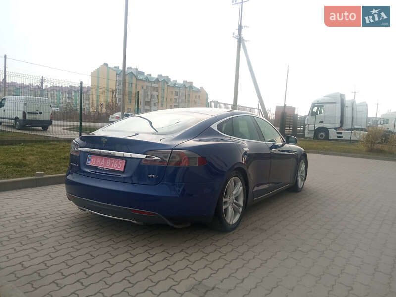 Лифтбек Tesla Model S 2015 в Радехове