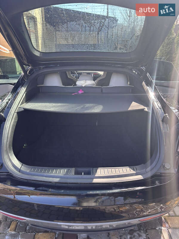 Ліфтбек Tesla Model S 2015 в Києві
