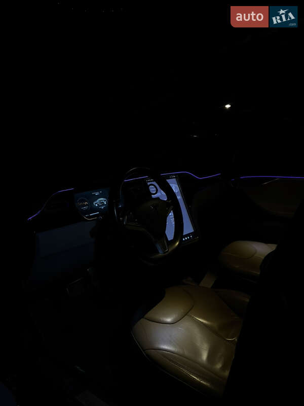Ліфтбек Tesla Model S 2015 в Києві