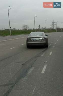 Лифтбек Tesla Model S 2016 в 
