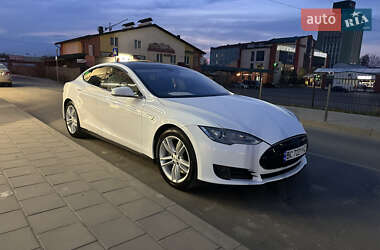 Лифтбек Tesla Model S 2015 в 