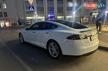 Лифтбек Tesla Model S 2015 в 