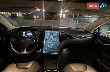 Лифтбек Tesla Model S 2015 в 