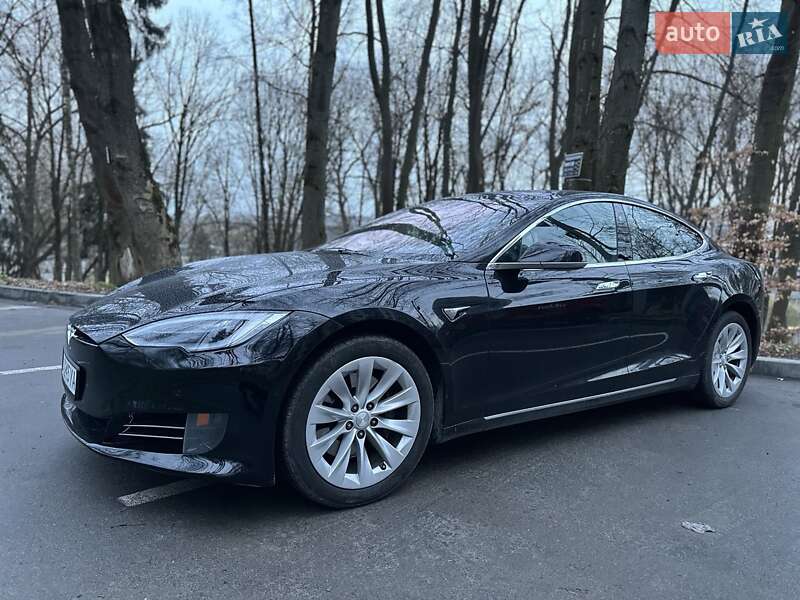 Лифтбек Tesla Model S 2017 в Тернополе