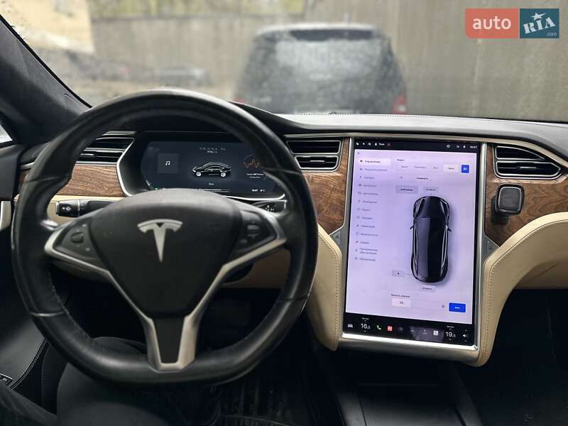 Лифтбек Tesla Model S 2017 в Тернополе