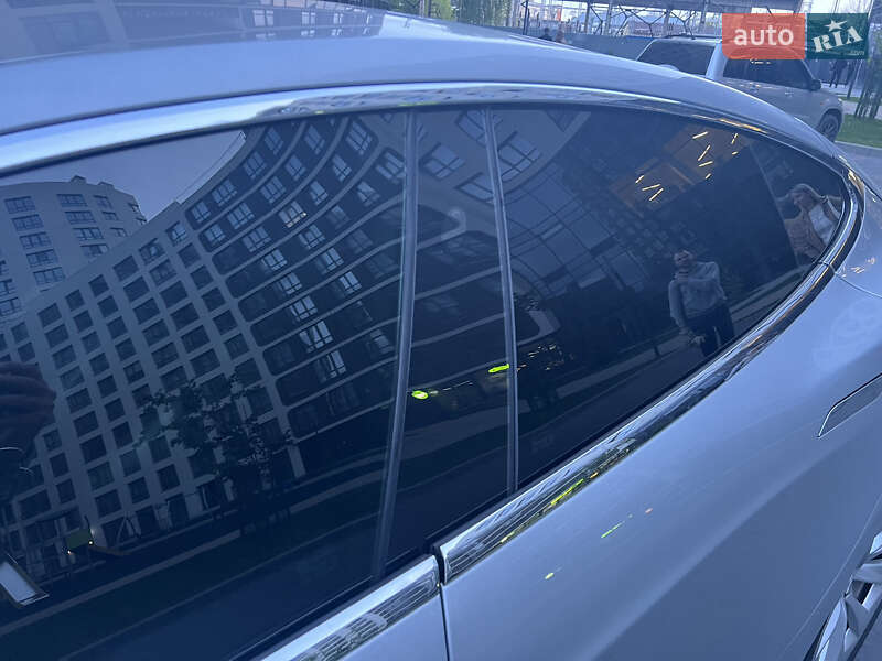 Лифтбек Tesla Model S 2016 в Львове