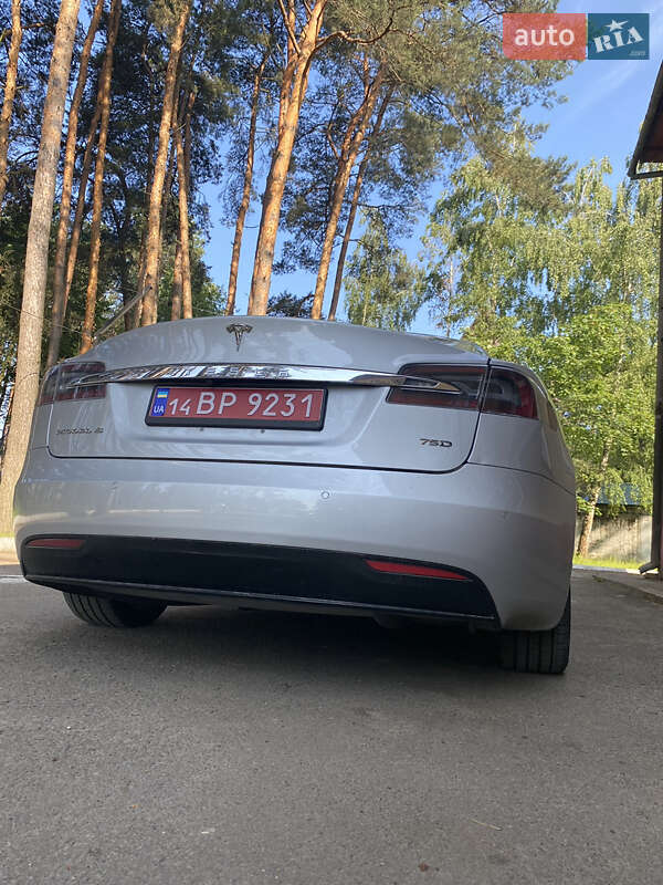 Лифтбек Tesla Model S 2016 в Львове