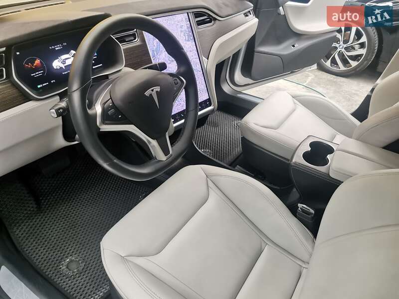 Ліфтбек Tesla Model S 2016 в Тернополі