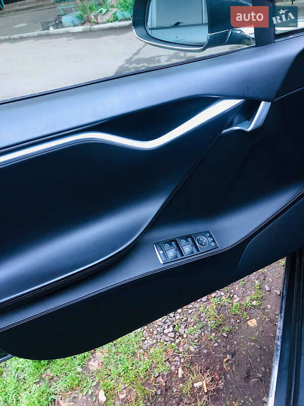 Ліфтбек Tesla Model S 2015 в Миколаєві